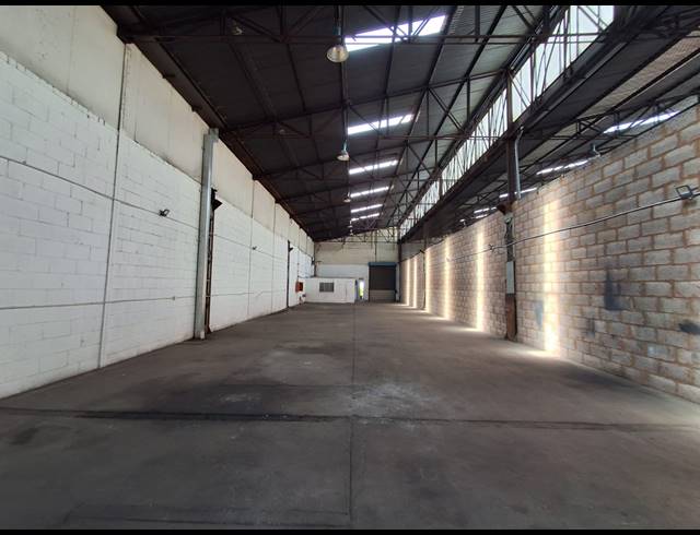 390M² WAREHOUSE TO LET IN HERIOTDALE